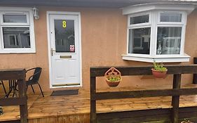 Semi-Detached Chalet - Uddingston, Glasgow