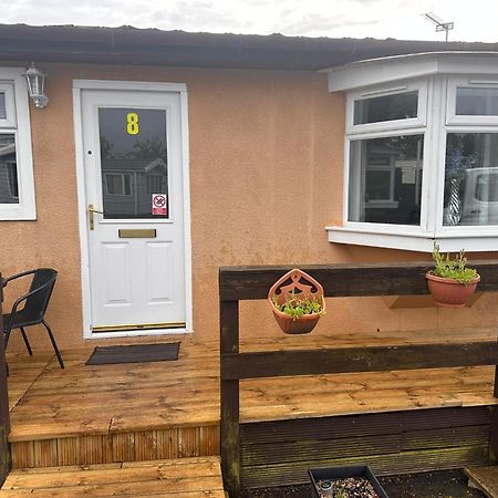 Semi-Detached Chalet - Uddingston, Glasgow Extérieur photo