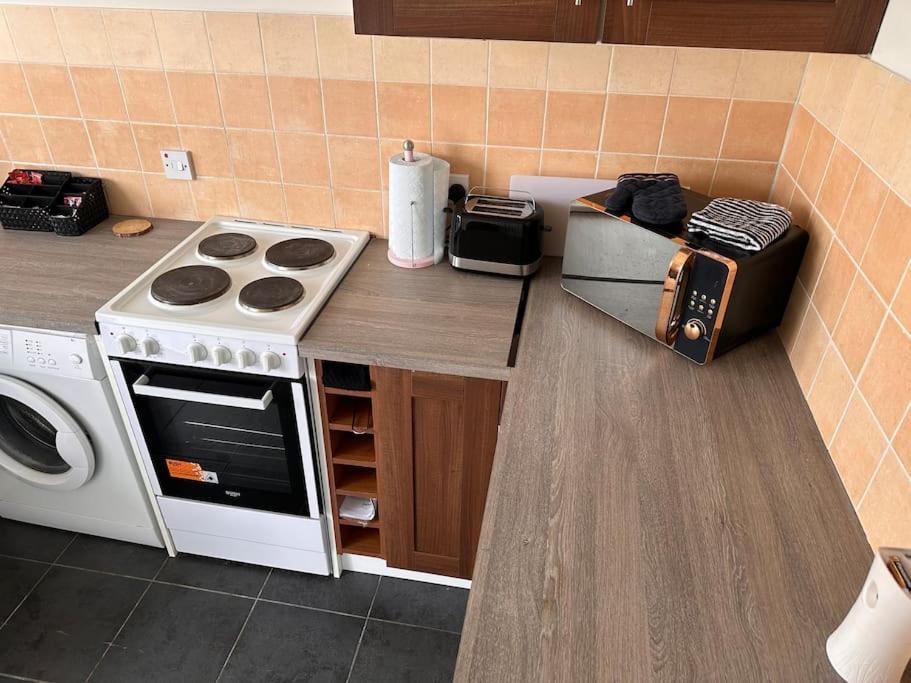 Semi-Detached Chalet - Uddingston, Glasgow Extérieur photo