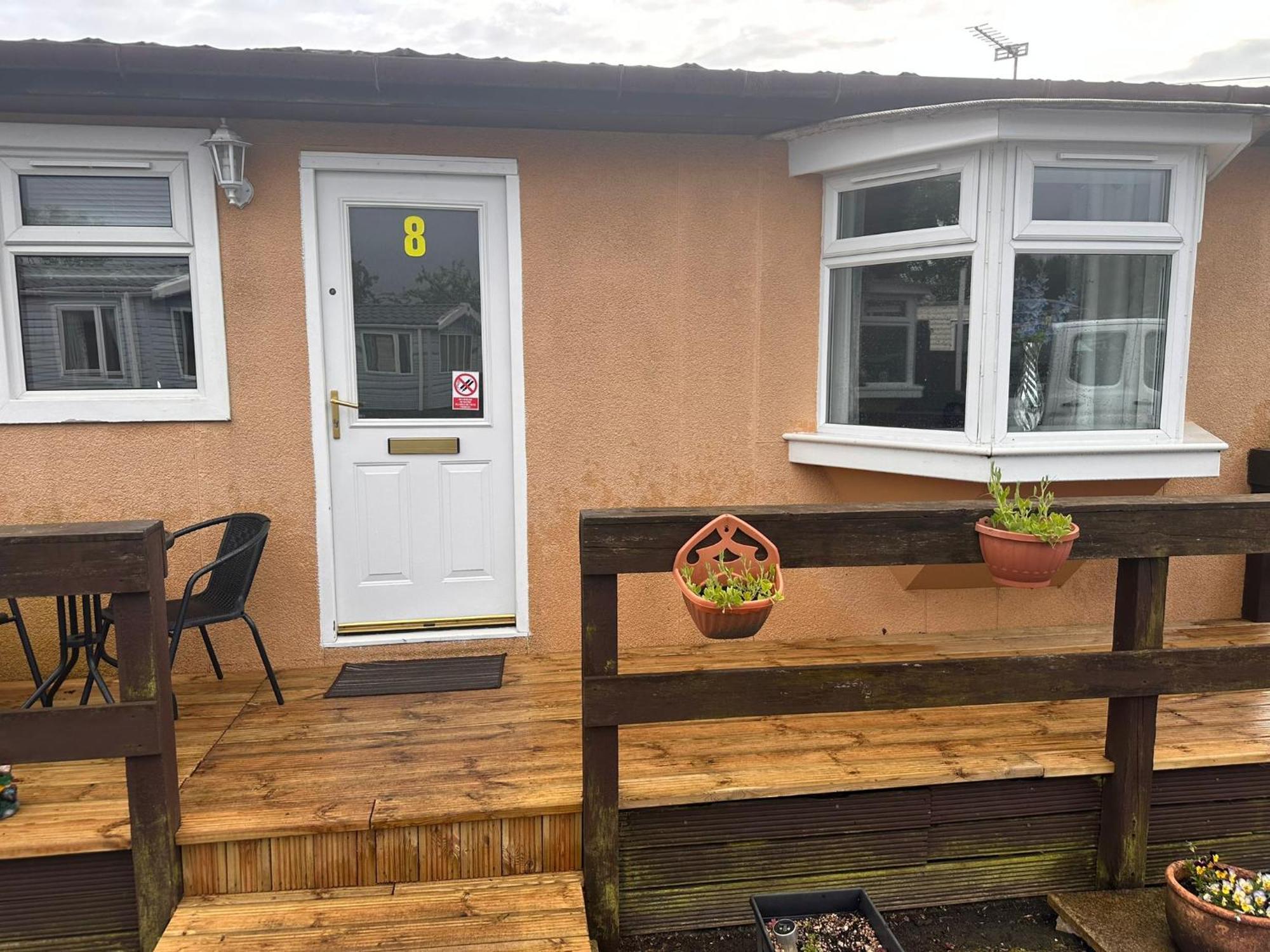 Semi-Detached Chalet - Uddingston, Glasgow Extérieur photo